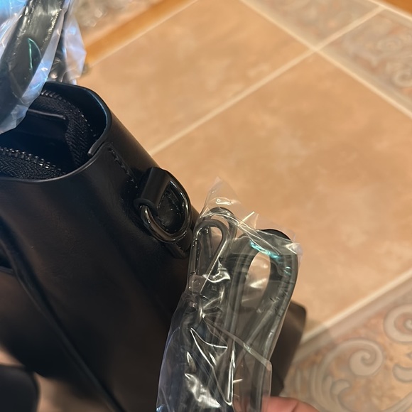 NWT Vegan Leather Shoulder Bag - Picture 12 of 12